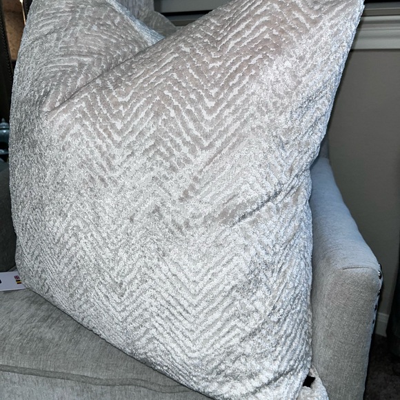 1-CALDEIRA CUT VELVET DESIGN DECORATIVE PILLOW (Read description for details) - Picture 13 of 17